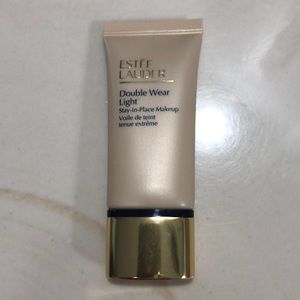 Double wear light stay in place makeup